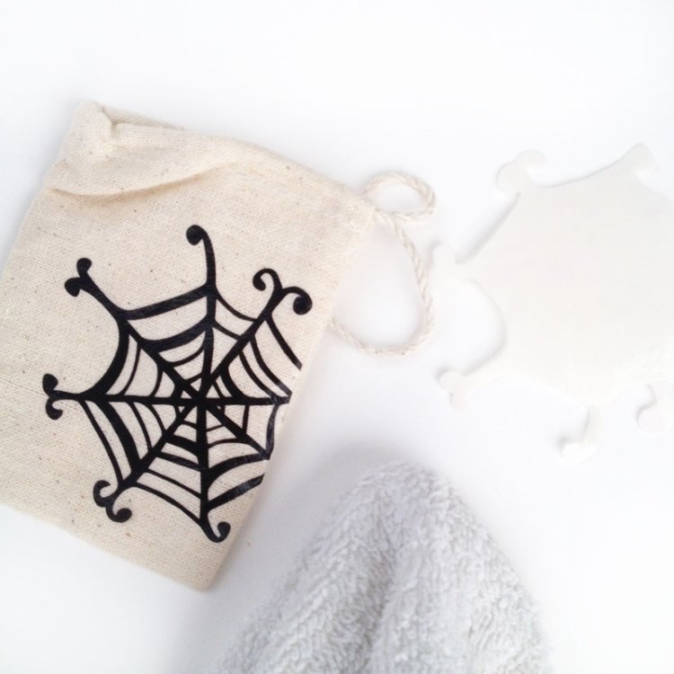 SpiderWebTreatBags_MaritzaLisa_s3-750x750.jpg