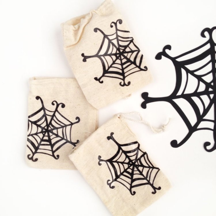 SpiderWebTreatBags_MaritzaLisa_3-750x750.jpg